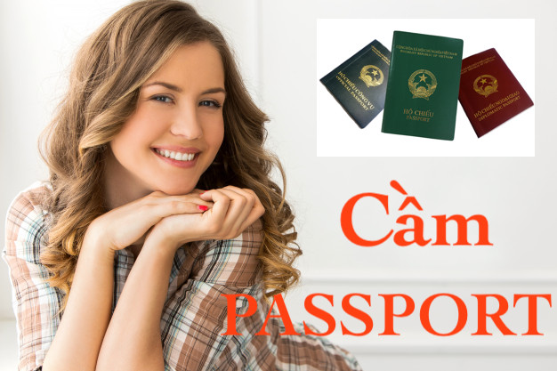 Cầm passport